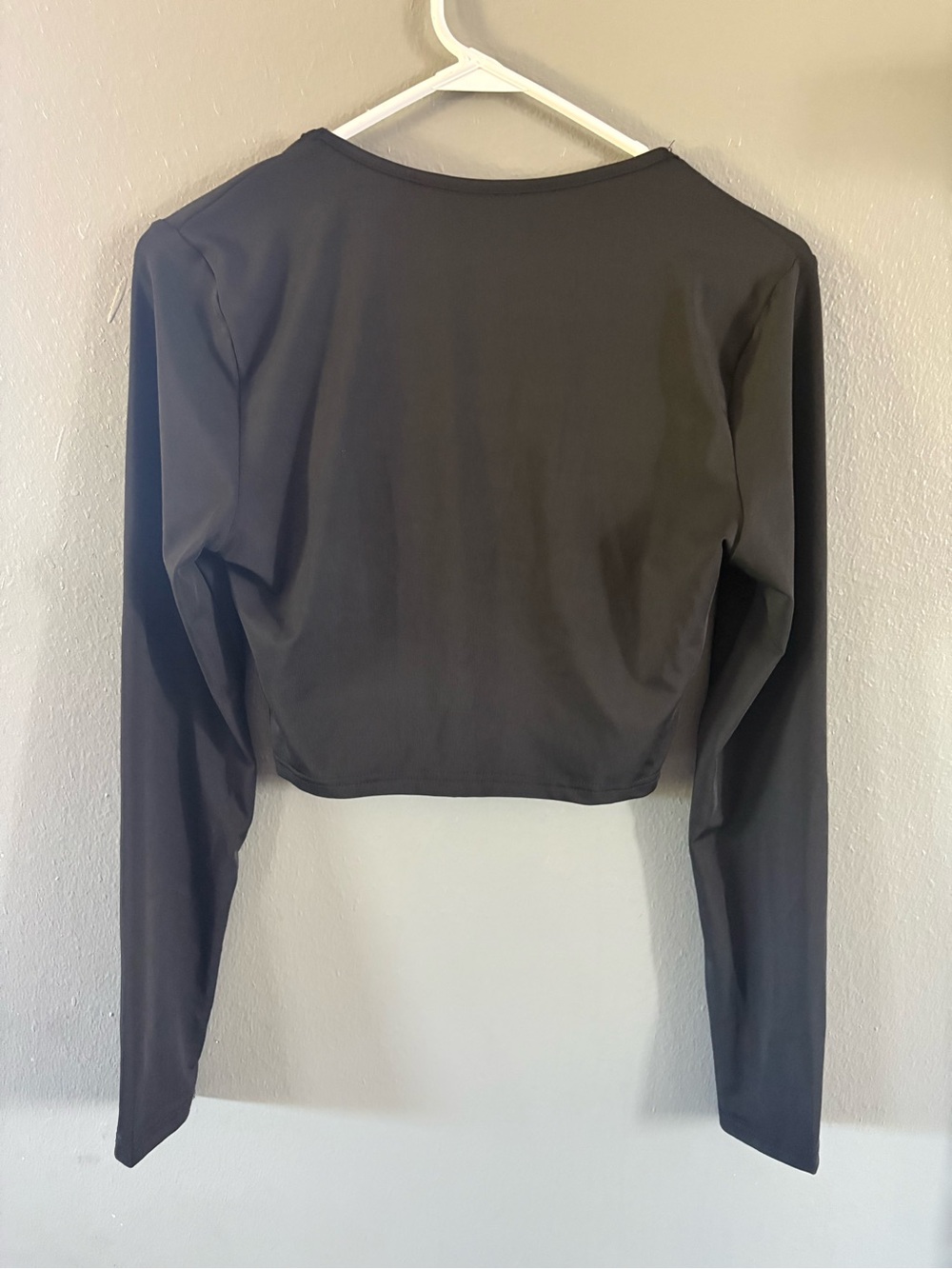Long-Sleeve Black Crop Top size medium - Picture 3 of 4